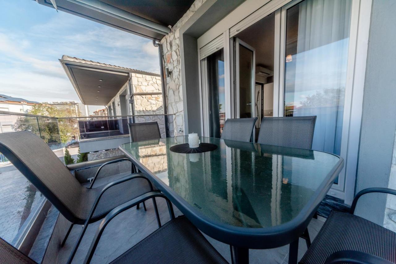 Nika Apartment Ханиоти Екстериор снимка